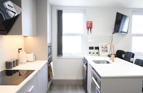 Caversham Apartment | Modern 4 BR flat with 4 ensuites in central Reading