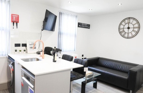 Caversham Apartment | Modern 4 BR flat with 4 ensuites in central Reading