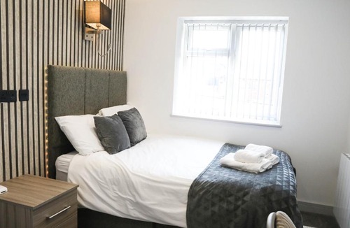 Caversham Apartment | Modern 4 BR flat with 4 ensuites in central Reading