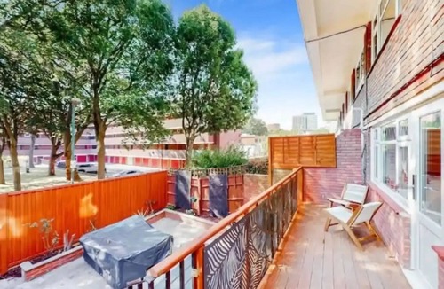 King's Cross Apartment | Modern 4BR Kings Cross | Patio + Balcony