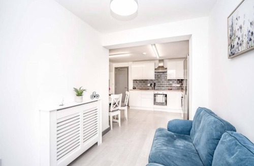 Renhold House | Modern 5 Bed House Perfect For Contractors