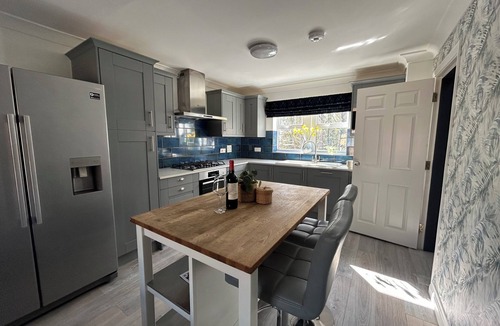 Marston Moretaine House | Modern 6 Bedroom 4 bathroom sleeps up to 14