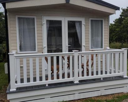 Milford on Sea Resort | Modern and spacious holiday home at AWARD WINNING SHOREFIELD COUNTRY PARK ENTERTAINMENT PASSES INCLUDED DOG FRIENDLY!