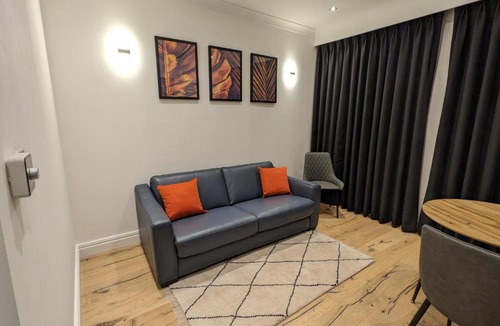 Ealing Apartment | Modern aptmt, 2 Stops to Central London, Smart lock, Netflix