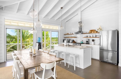 William's Town Cottage | Modern Beachfront Cottage