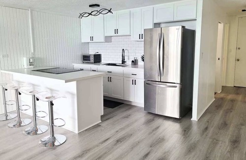 Punaluu Condo | Modern Beachfront Condo