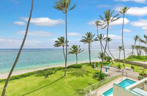 Punaluu Condo | Modern Beachfront Condo