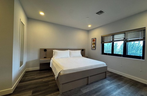 Bahamas Terrace Resort | Modern, Beautiful Studio/ 1- and 3-bedroom suites