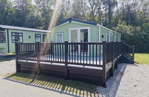 Warton House | Modern-Caravan-Private Bathroom-Lake View
