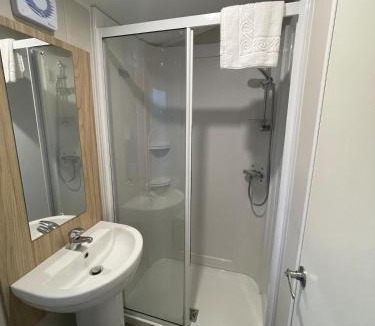Bembridge Apartment | Modern caravan - Whitecliff Bay