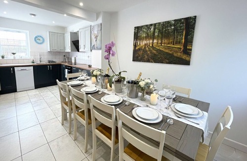Cambridge House | Modern Central City House Near River - Sleeps 11