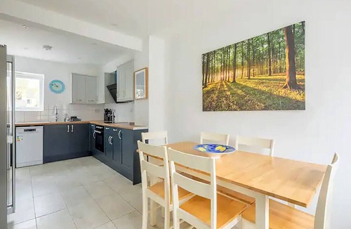 Cambridge House | Modern Central City House Near River - Sleeps 11