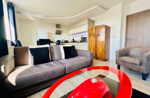Ipswich Apartment | Modern Central Flat by Christchurch Park