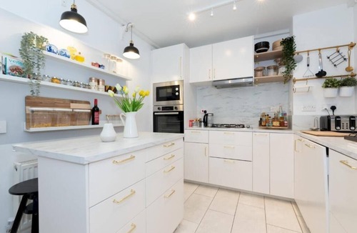 Woolwich Riverside Apartment | Modern & Convenient 2-Bed Flat Near Tube – Heart of London