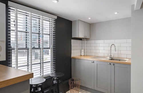 Exeter House | Modern Cottage in Central Exeter