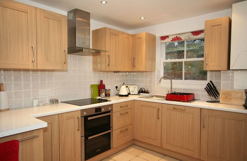Ely Cottage | Modern Cottage In Traditional Style With Parking On Cathedral Doorstep