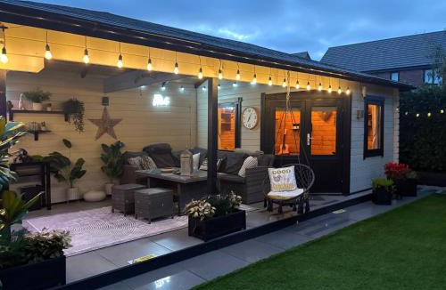 Everton House | Modern Detached House with multiple parking and large garden next to Anfield Stadium