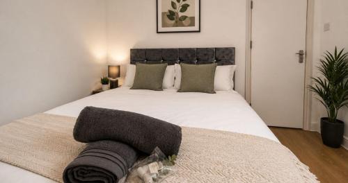 Kettering Apartment | Modern Double Room - Smart TV - Fast WiFi