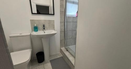 Kettering Apartment | Modern Double Room - Smart TV - Fast WiFi