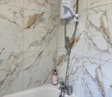 Luton House | Modern Double Rooms, Shared Bathroom, Mansfield Road Luton