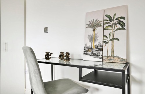 Ealing Apartment | Modern Ealing Broadway Apt -2 mins To Tube & Well-Equipped