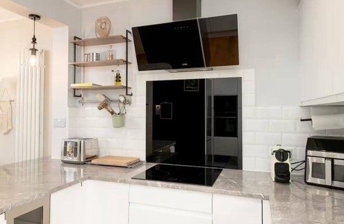 Bingham House | Modern Family House | Sleeps 5 | Free Parking - Pass the Keys