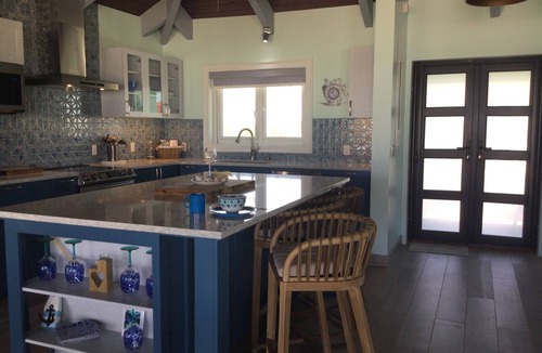 Pelican Point House | Modern Four Bedroom Home ON THE BEACH in Grand Bahama