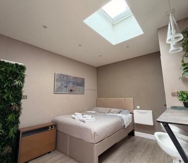 Luton Apartment | Modern Garden Studio for comfy stay