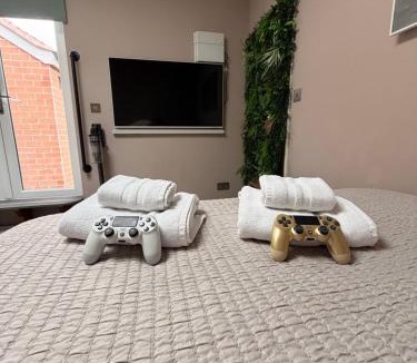 Luton Apartment | Modern Garden Studio for comfy stay