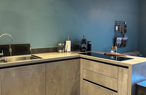 Trumpington House | Modern home, sleeps 8, garden 3km from Cambridge, free carpark