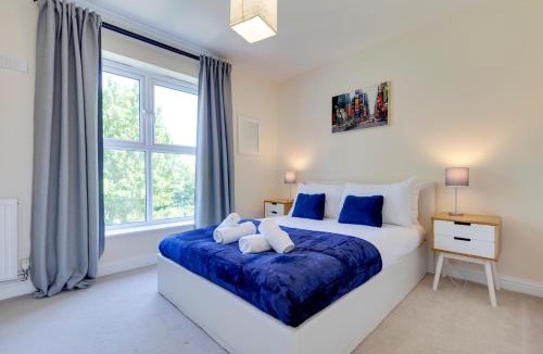Cambridge House | Modern House with Free Parking & Superfast WiFi