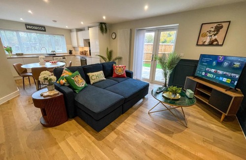 Arbury House | Modern New-Build 1 Bed House Near Science Parks