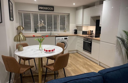 Arbury House | Modern New-Build 1 Bed House Near Science Parks