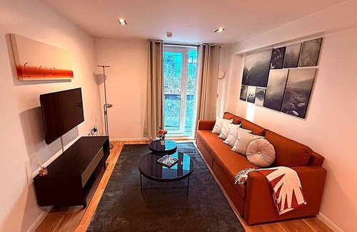 Isle of Dogs Apartment | Modern One Bedroom City Tower - Canary Wharf