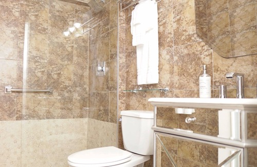 Paradise Island Condo | Modern Paradise Island Condo near Atlantis resort & beach