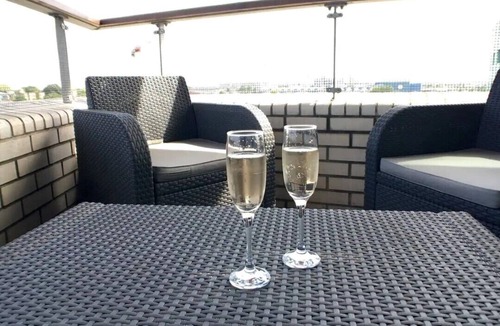 Stonebridge Apartment | Modern Penthouse w/Balcony & Secure Parking – Near Station