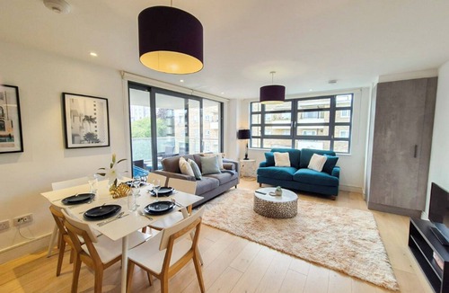 St. Johns Wood Apartment | Modern Regent's Park 3-Bed flat w/Private Balcony & Lift access near Marylebone