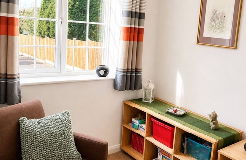 Tunstall House | Modern, Spacious 6BR Gated Home - Sleeps 9 - Private Drive