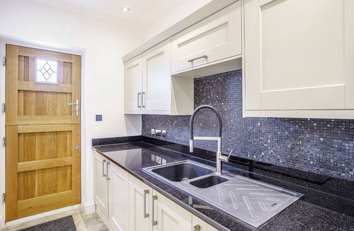 Congleton Apartment | Modern spacious barn conversion with stylish finish.
