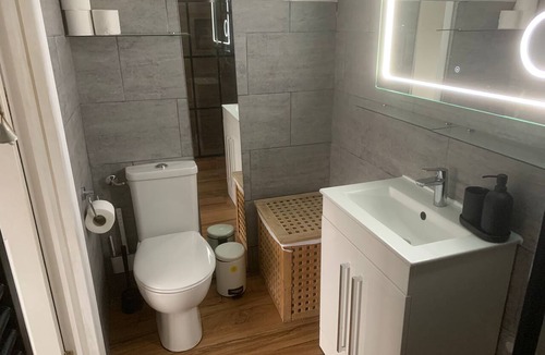 Barnehurst Apartment | Modern Studio Flat in Bexleyheath