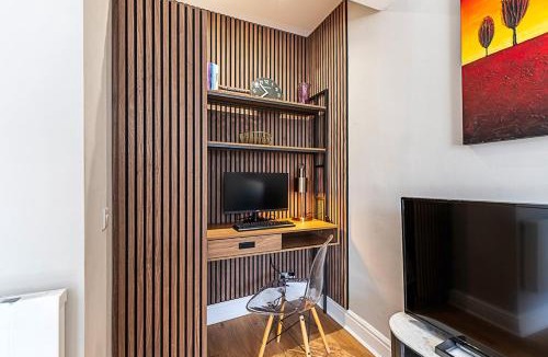Avonmore and Brook Green Apartment | Modern Top-Floor Victorian Charm in Kensington
