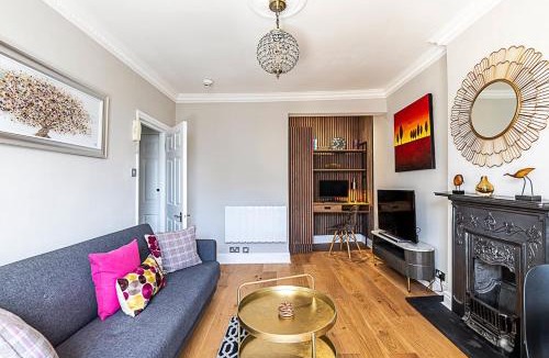 Avonmore and Brook Green Apartment | Modern Top-Floor Victorian Charm in Kensington