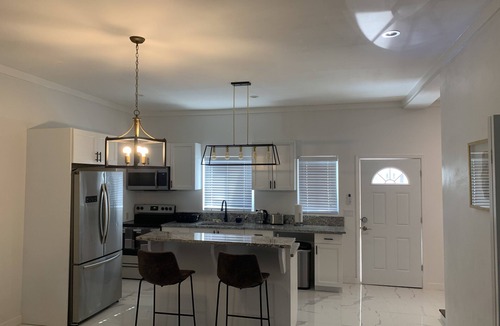 Nassau House | Modern Townhouse Near Beach and Grocery Store