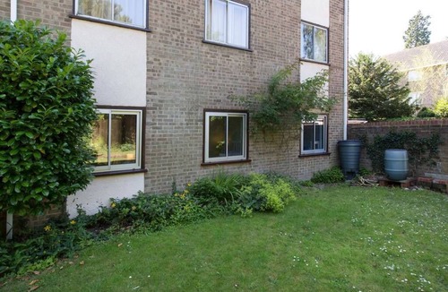 Summertown Apartment | Modern, Warm, Secure and Comfortable Oxford Apartment with easy access to City
