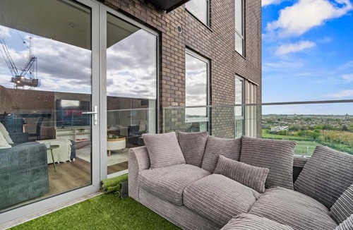 Wembley Central Apartment | Modern Wembley Stay I 5 Mins to Stadium I Sleeps 6