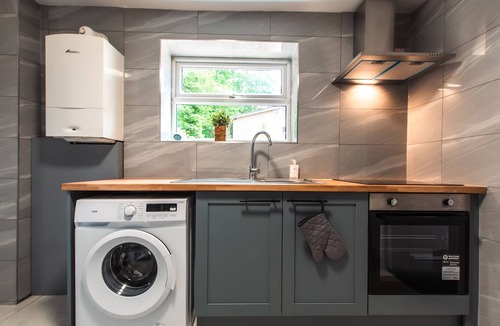 Southampton House | Monthly Savings - 4 Beds - Sleeps 8 - Free Parking