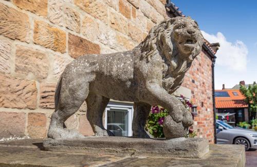 West Cliff House | Moor Croft