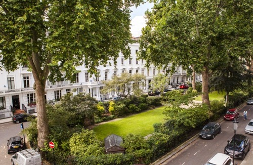 Knightsbridge Apartment | MORNING CHECK-IN IS GIVEN WHEN POSSIBLE -3BEDROOMS/2BATHS KNIGHTSBRIDGE