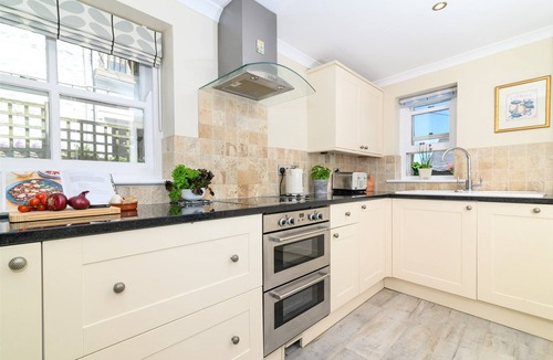 Mousehole Cottage | Mousehole Cottage: sea views, parking & close to village centre, dog friendly.