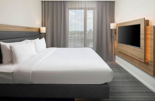 Custom House Hotel | Moxy London Excel